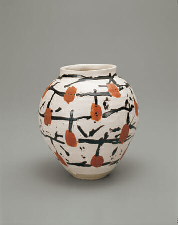 石黒宗麿《彩瓷柿文壺》1959-61年、東京国立近代美術館
