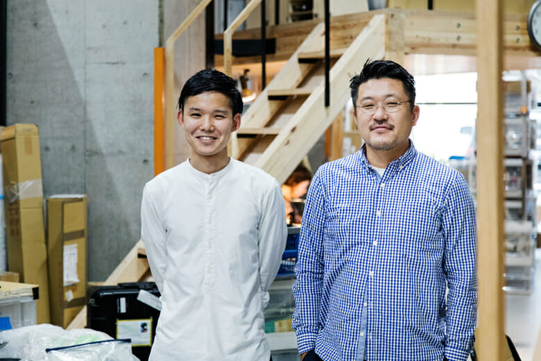 「Rhizomatiks Architecture」のメンバーのひとり佐藤大地さん（左）と齋藤精一さん