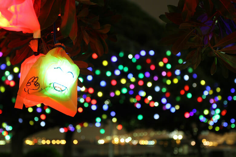 《ひかりの実》（2011年）横浜・山下公園 (Photo by Mito Murakami)