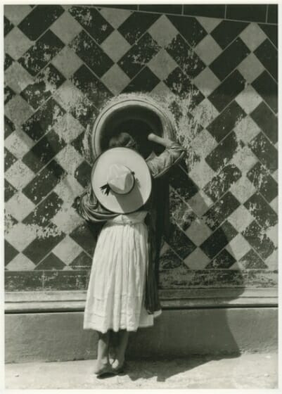 《舞踏家たちの娘》1933年©Colette Urbajtel / Archivo Manuel Álvarez Bravo, S.C.