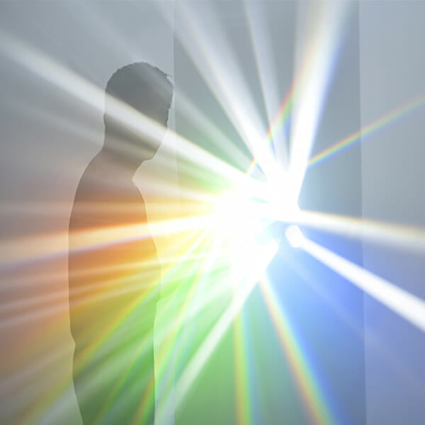 吉岡徳仁 スペクトル－プリズムから放たれる虹の光