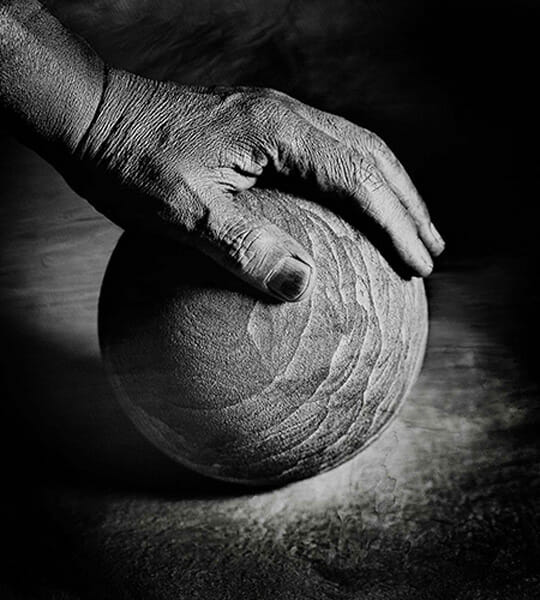 “Self portrait my hand”, 2002 © Shin Sugino