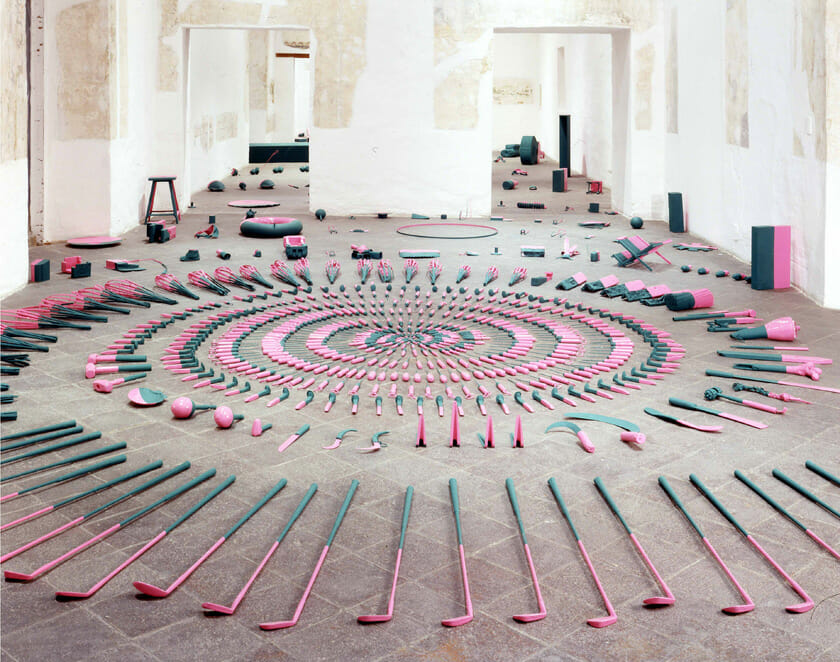 Horizontes (Part 1 of 3)| 2005 Acrylic enamel glossy pink paint and chalk-board green paint on 266 found objects|Dimensions variable