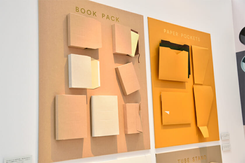 本を送るための専用封筒「BOOK PACK」。開封時の所作をスムーズにしたり、開けたあとでもきれいな佇まいになるようにデザインされている