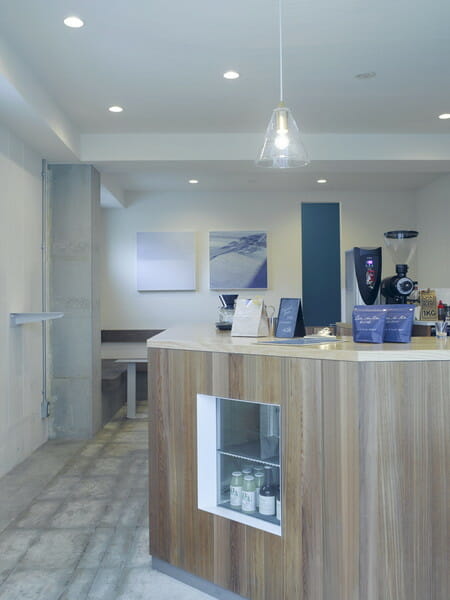 Let It Be Coffee 店内カウンター画像