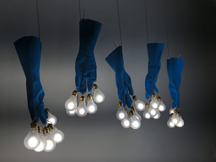 ミラノサローネで発表された『Blue Luzy』が日本初披露、「“光の詩人” インゴ・マウラー展」が9月8日から開催
