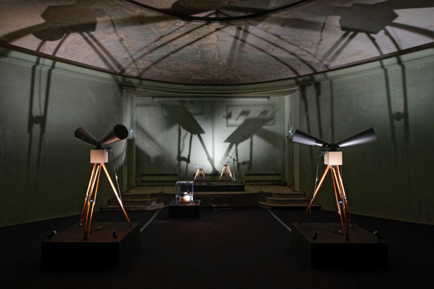 毛利悠子にとって美術館での初個展、「毛利悠子 ただし抵抗はあるものとする」が十和田市現代美術館で10月27日から開催