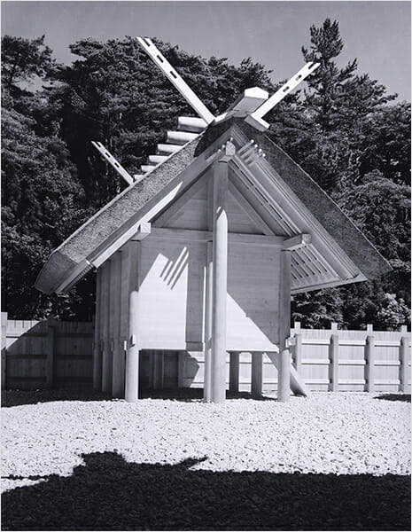 渡辺義雄〈伊勢神宮〉より 《内宮東宝殿》 1953年　東京都写真美術館蔵