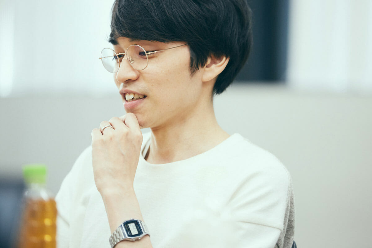 <strong>後藤健人</strong><br /> アートディレクター/デザイナー<br /> 1988年生まれ。名古屋学芸大学メディア造形学部映像メディア学科卒業。名古屋の制作会社を経て、2016年、日本デザインセンター入社。Webデザイン、フロントエンドの実装を中心に、映像・モーショングラフィックスなど、横断的にオンスクリーンメディアのデザインを手がける。<br /> 当日のセッション「バーティカル・グリッドでもっと深まるWebタイポグラフィー」では、Webデザインにおける縦方向の扱いについて語った。