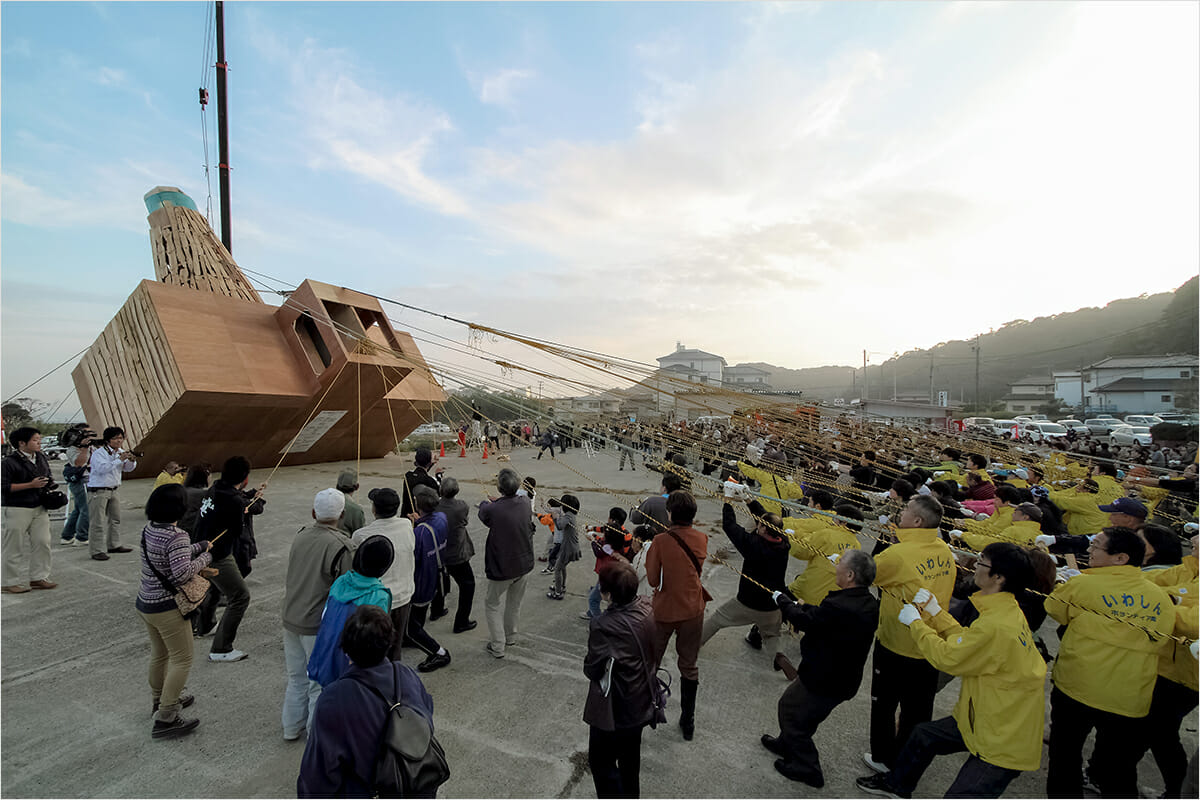 《The Lighthouses - 11.3 PROJECT》　 2011　 photo: Kei Miyajima © Tsubasa Kato / courtesy of MUJIN-TO Production