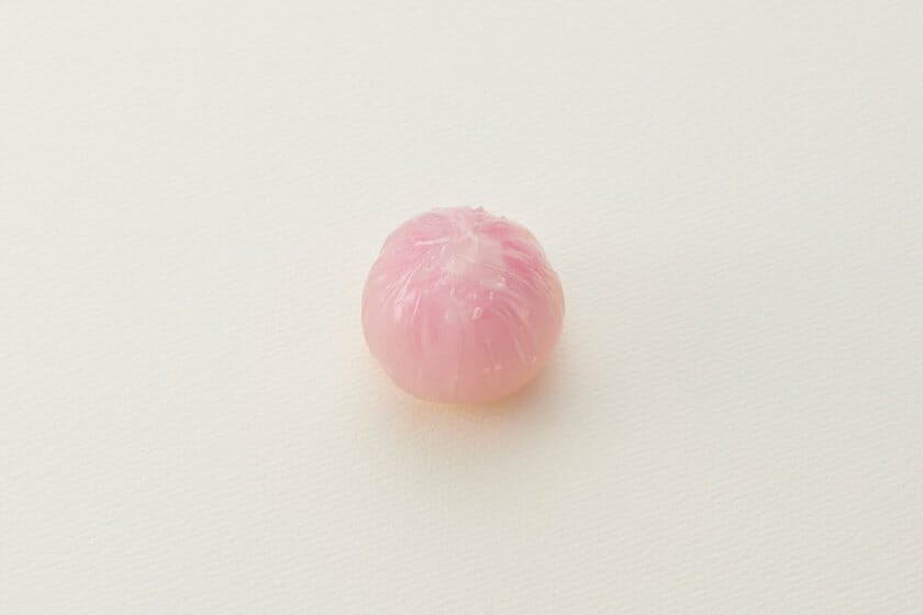 とらや季節の生菓子・葛製「水仙夏の霜」