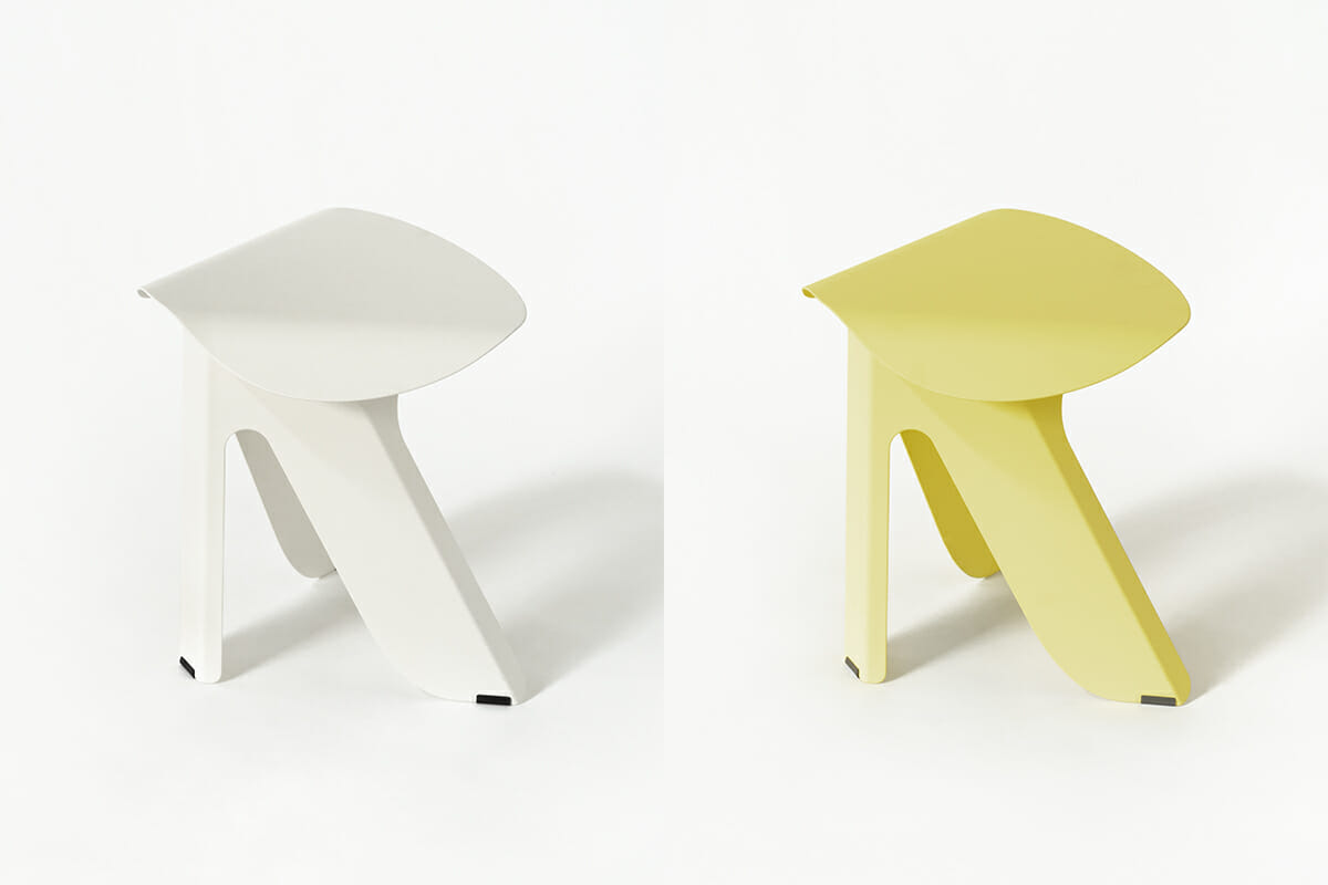 SUITE STOOL（左からクリームホワイト、レモンイエロー）