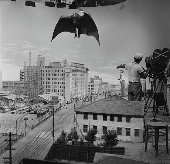 1. 福岡・岩田屋周辺ミニチュアセットのメイキング写真、「空の大怪獣ラドン」(1956)より © TOHO CO., LTD.