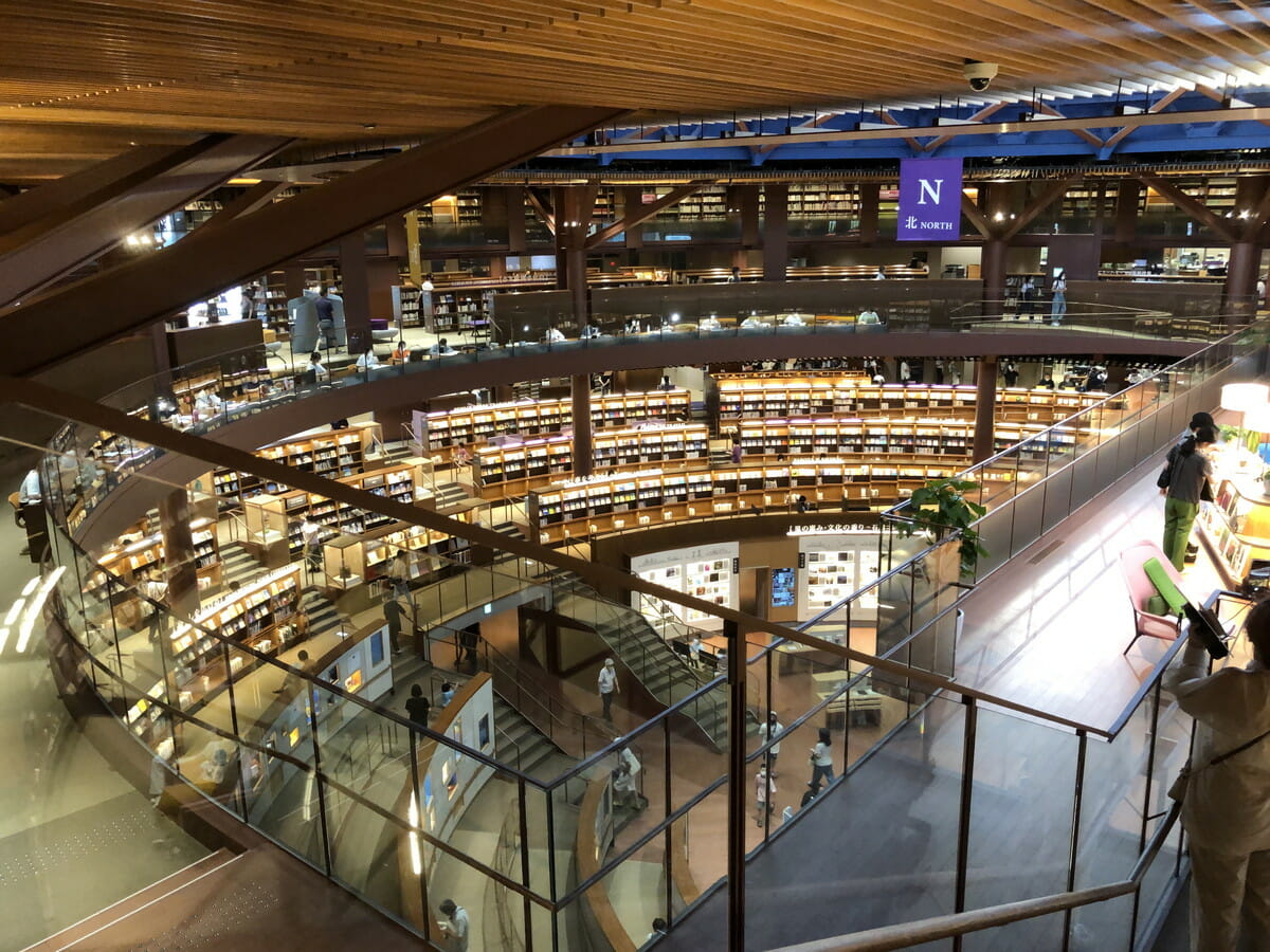 石川県立図書館内観写真