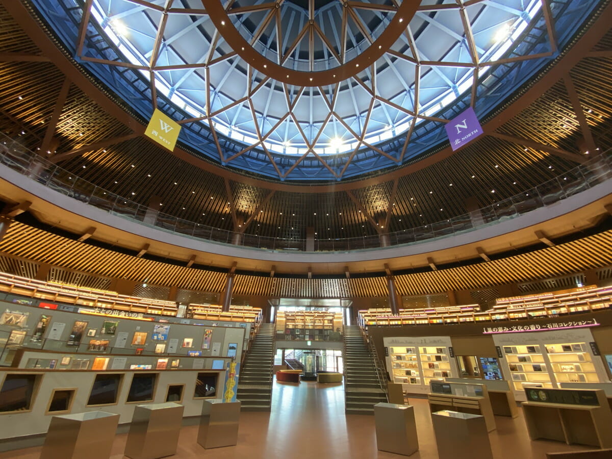 石川県立図書館内観写真