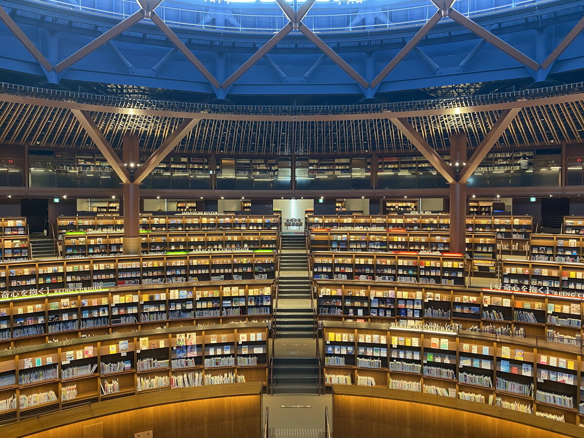 石川県立図書館内観写真