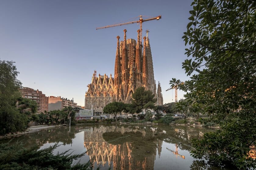 サグラダ・ファミリア（降誕の正面側)　 ©Fundació Junta Constructora del Temple Expiatori de la Sagrada Família