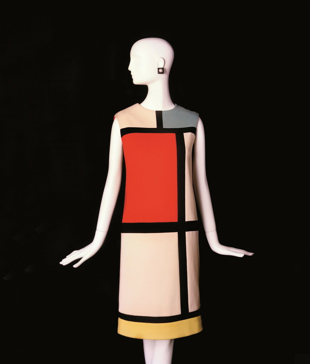 ショートカクテルドレス – ピート・モンドリアンへのオマージュ 1965年秋冬オートクチュールコレクション © Yves Saint Laurent © Musée Yves Saint Laurent / Alexandre Guirkinger