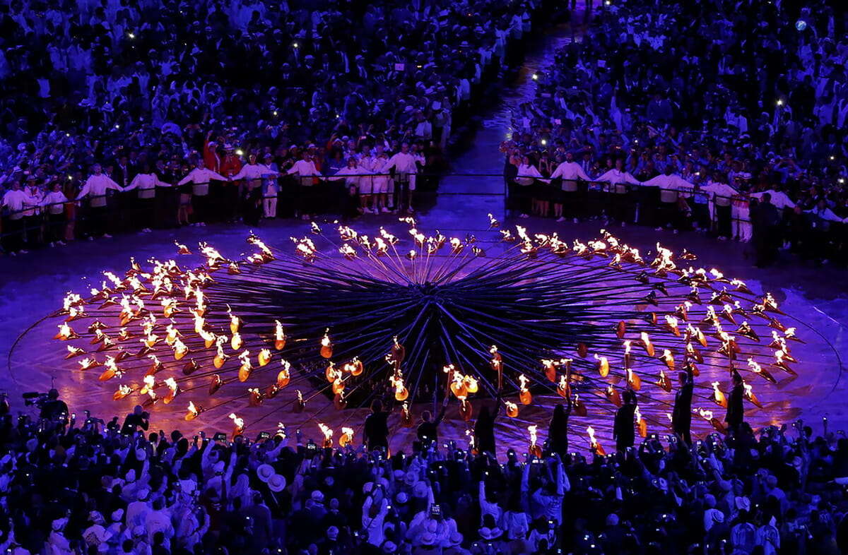 ヘザウィック・スタジオ 《ロンドン・オリンピック聖火台》　 2012年 Ⓒ Pawel Kopcznski/Reuters