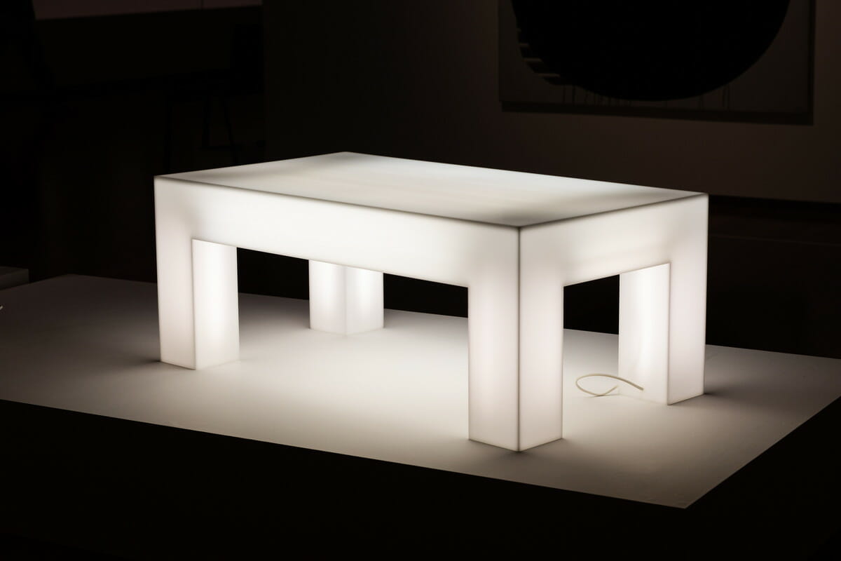 倉俣史朗〈Luminous Table〉