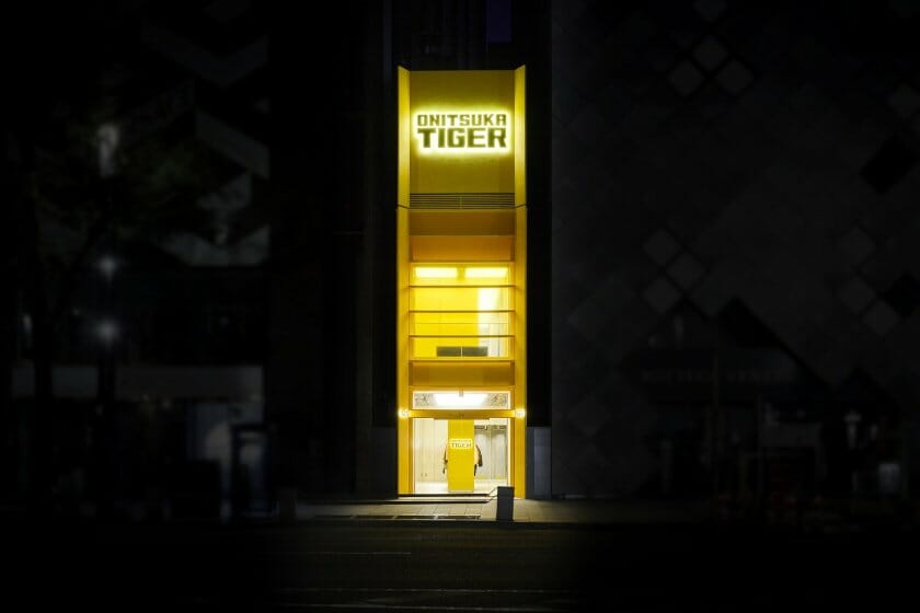 オニツカタイガーが、キーカラーの黄色が目印の「Onitsuka Tiger 銀座 コンセプトストア」を世界初オープン