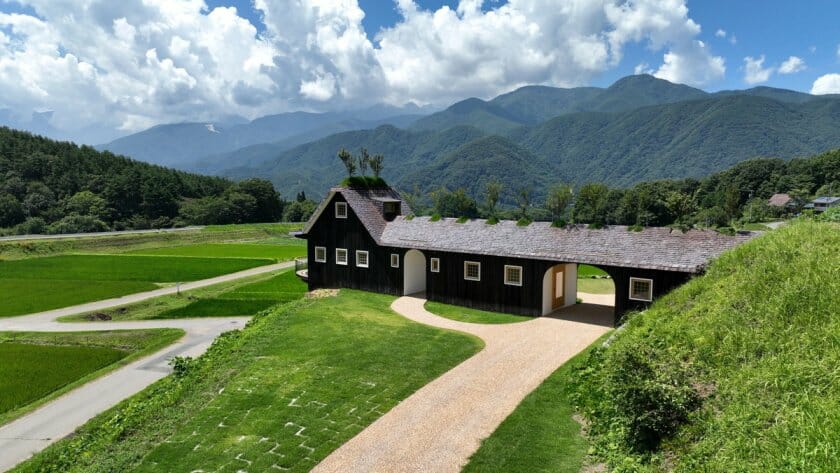 構想13年、藤森照信が手がけた宿泊施設「小泊Fuji」が開業へ