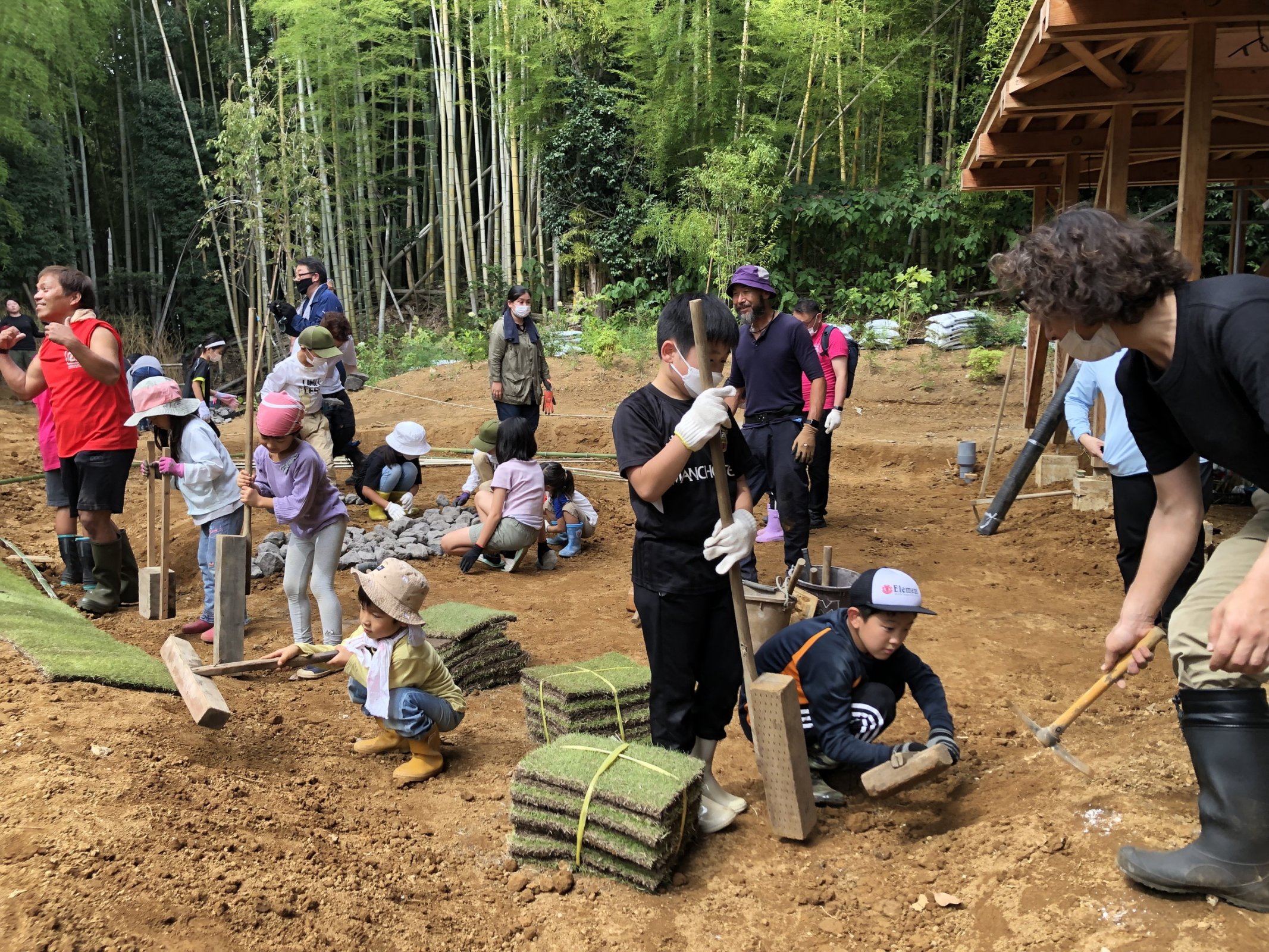 「52間の縁側」建設時のワークショップの様子