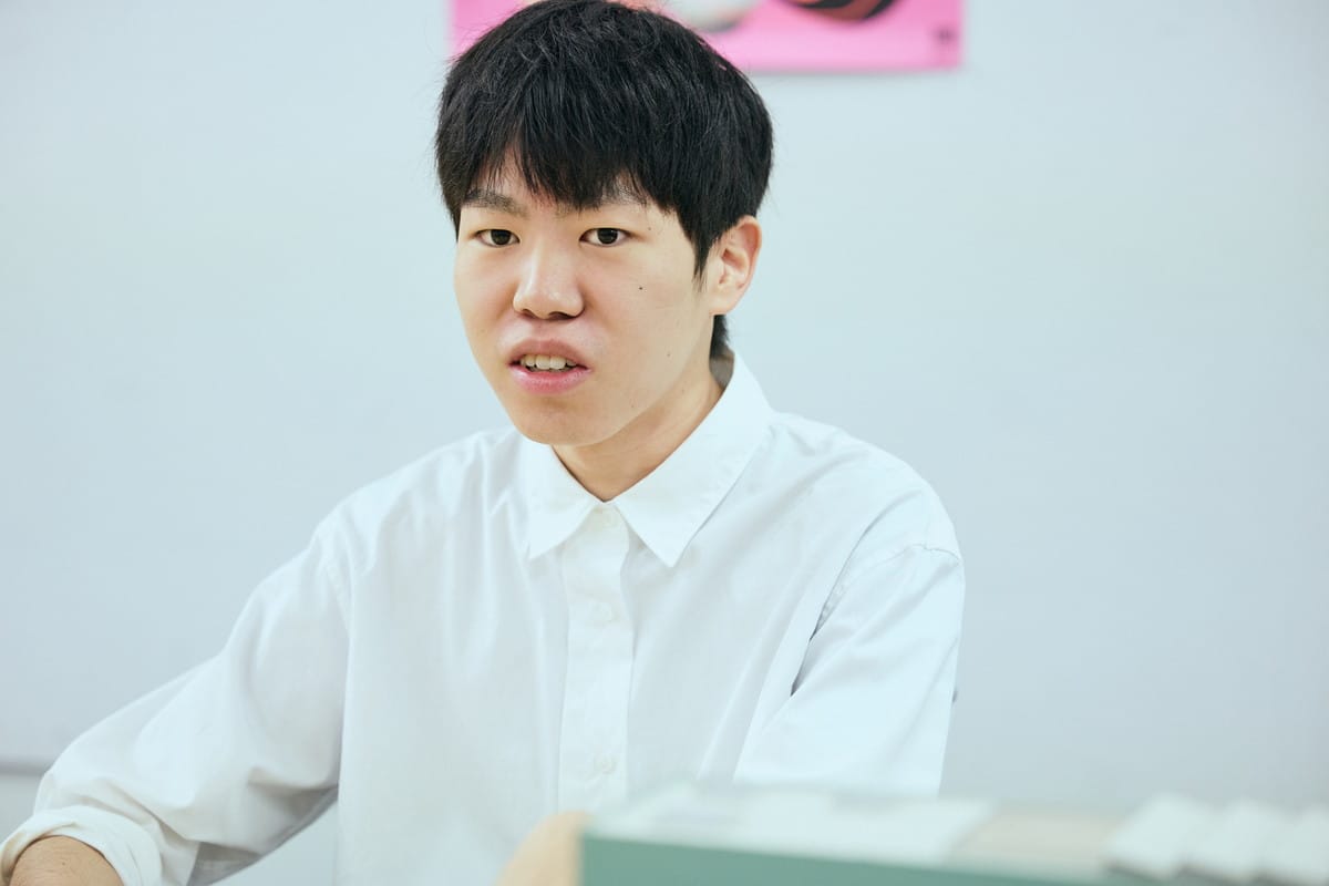 飯島裕也 武蔵野美術大学造形学部建築学科を卒業後、同大学院の修士課程デザイン専攻建築コースに在籍。2023年度卒業制作「BE A GOOD SCENERY(S)」で優秀賞、愛知県蒲郡市「がまごおり公共建築学生チャレンジコンペ2023」では「ふくらむまちの待合所」が佳作賞を受賞