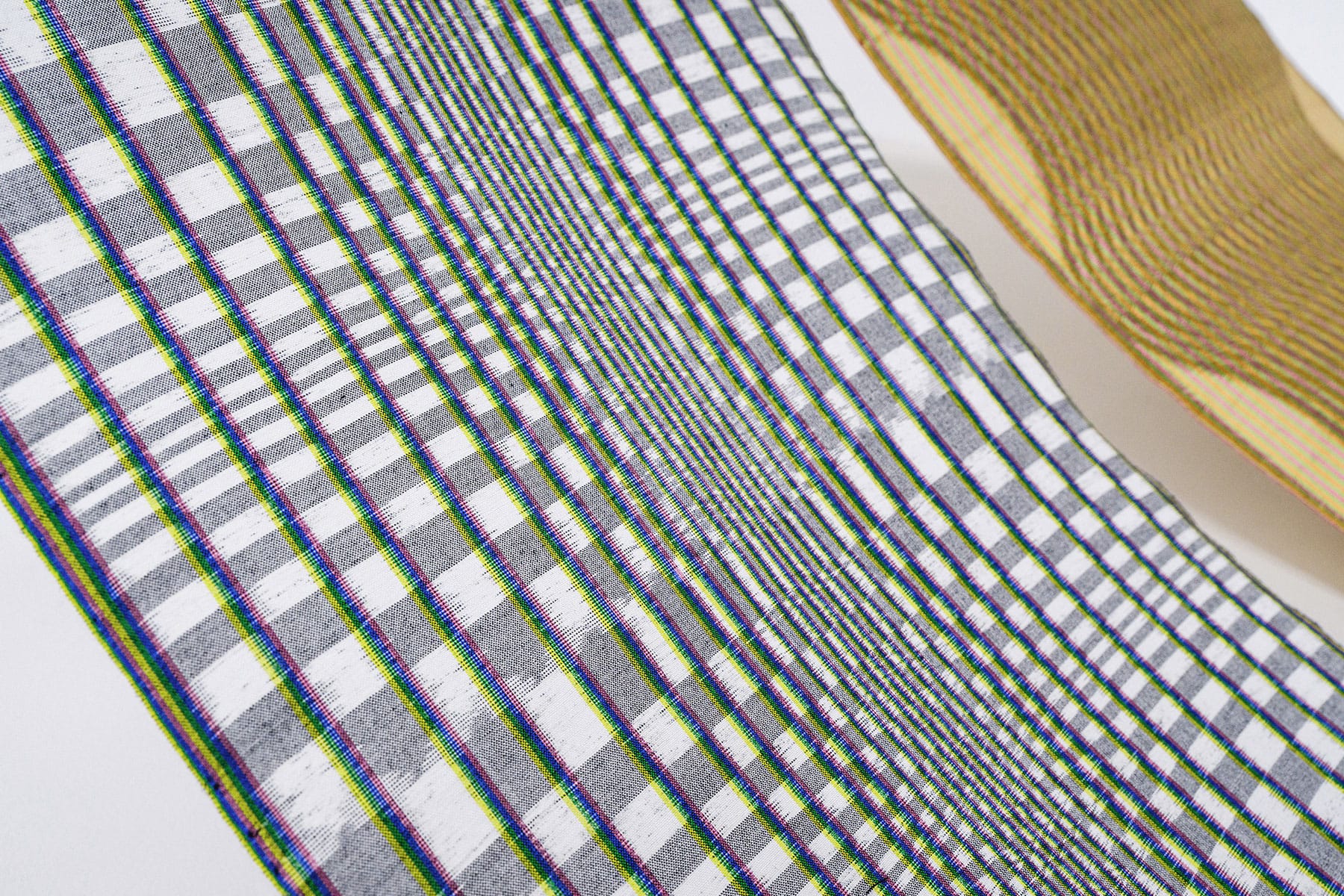 Optical illusion Ikat