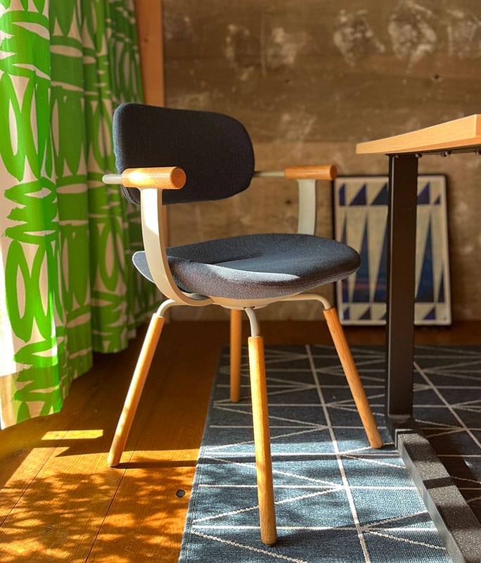 インテリアに合わせて選択したブルーのFABRIC