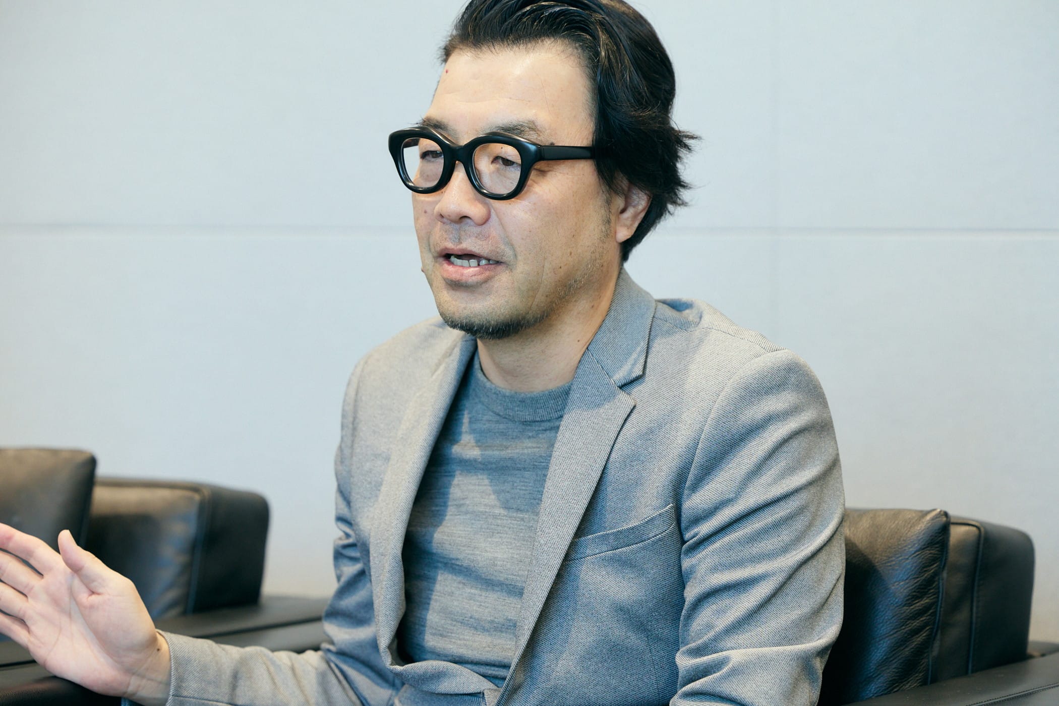 <strong>池田正樹</strong>　株式会社丹青社 デザインセンター／一級建築士／シニアクリエイティブエキスパート。これまでに企業ミュージアムや大阪・関西万博のパビリオンの設計なども担当。コーポレートデザインアドバイザーも担当しており、今回のプロジェクトでは丹青社としてどのようなワークウェアが相応しいのかを監修する立場で参加