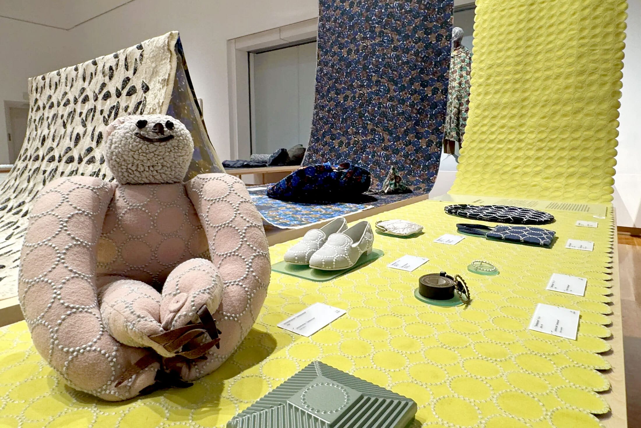 日々のものづくりをひも解く企画展「つぐ minä perhonen」－自分にとっての“つぐ”とは？