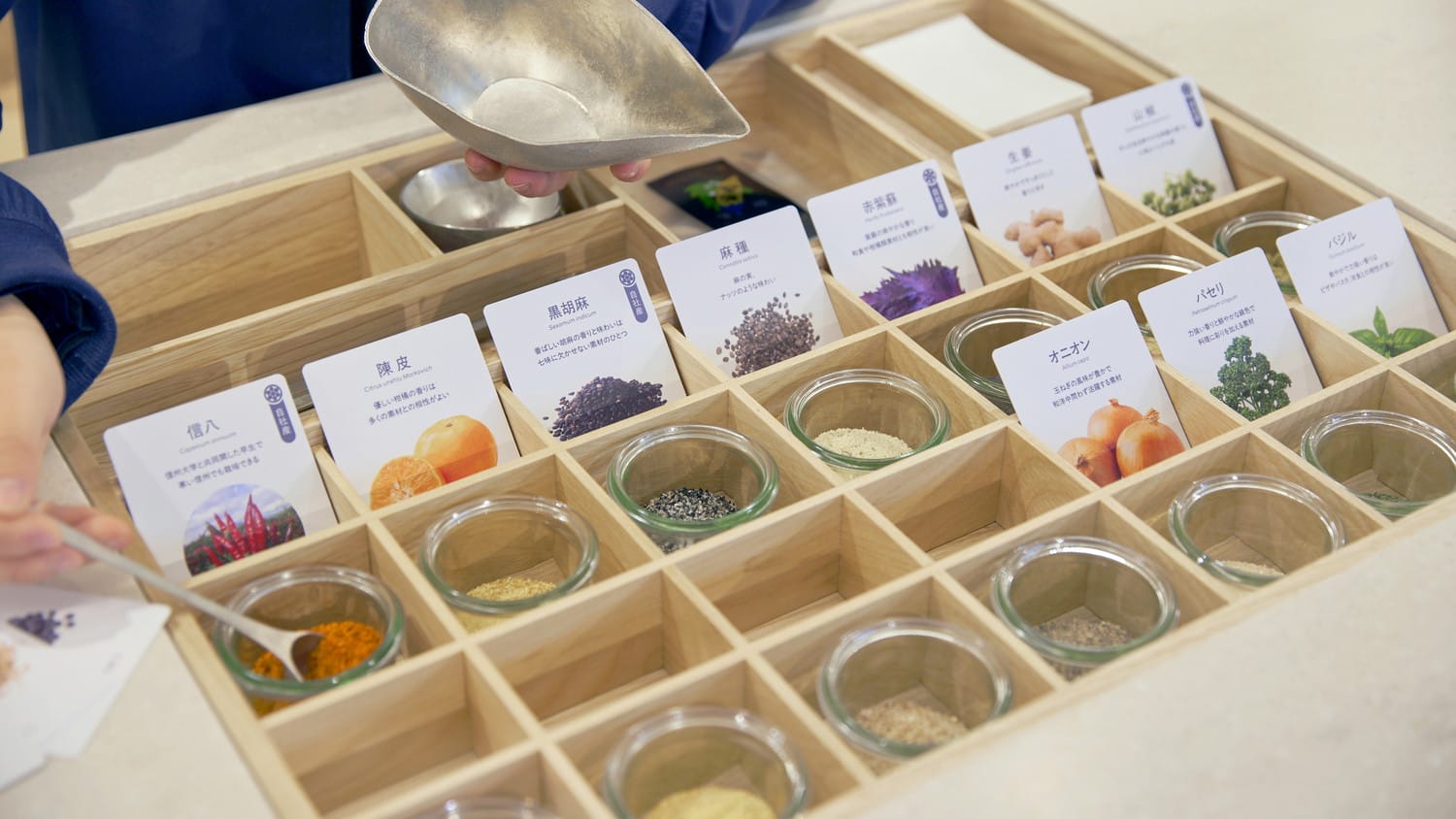 カウンターに設えられた調合台