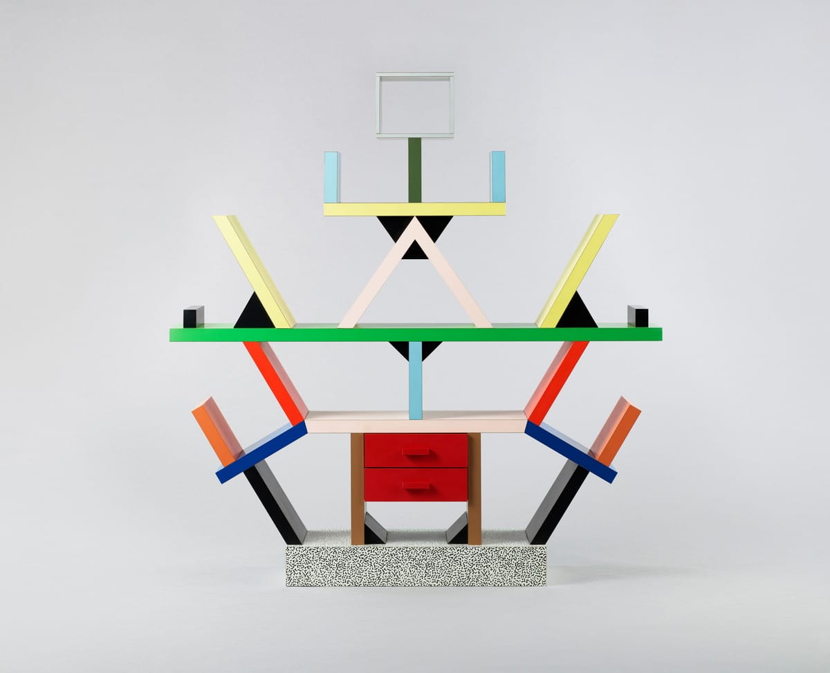 《カールトン》1981年（デザイン）/1981年（製作：メンフィス・ミラノ）、石橋財団アーティゾン美術館 © Erede Ettore Sottsass