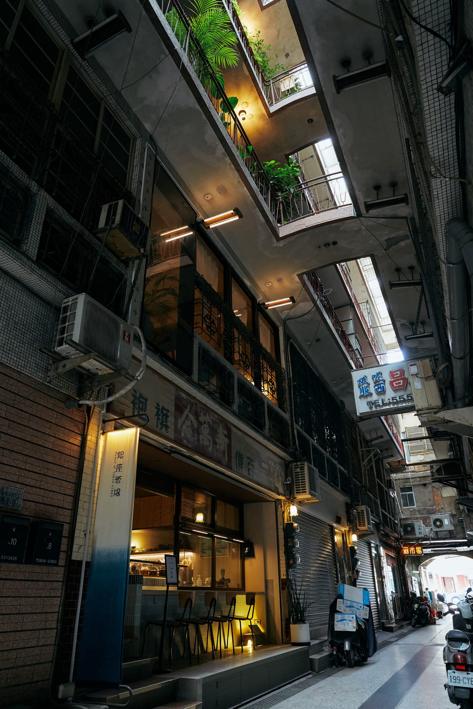 商店街の様子　写真提供：銀座聚場