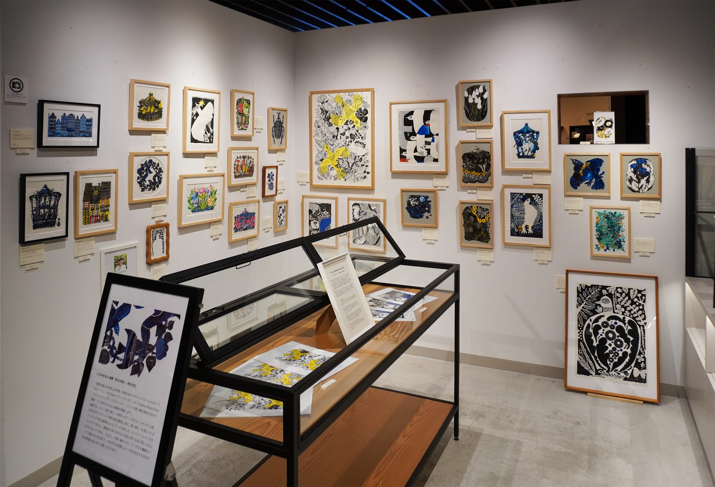 こうのかなえさんの作品と「Art Touch」第3弾のラインナップが展示