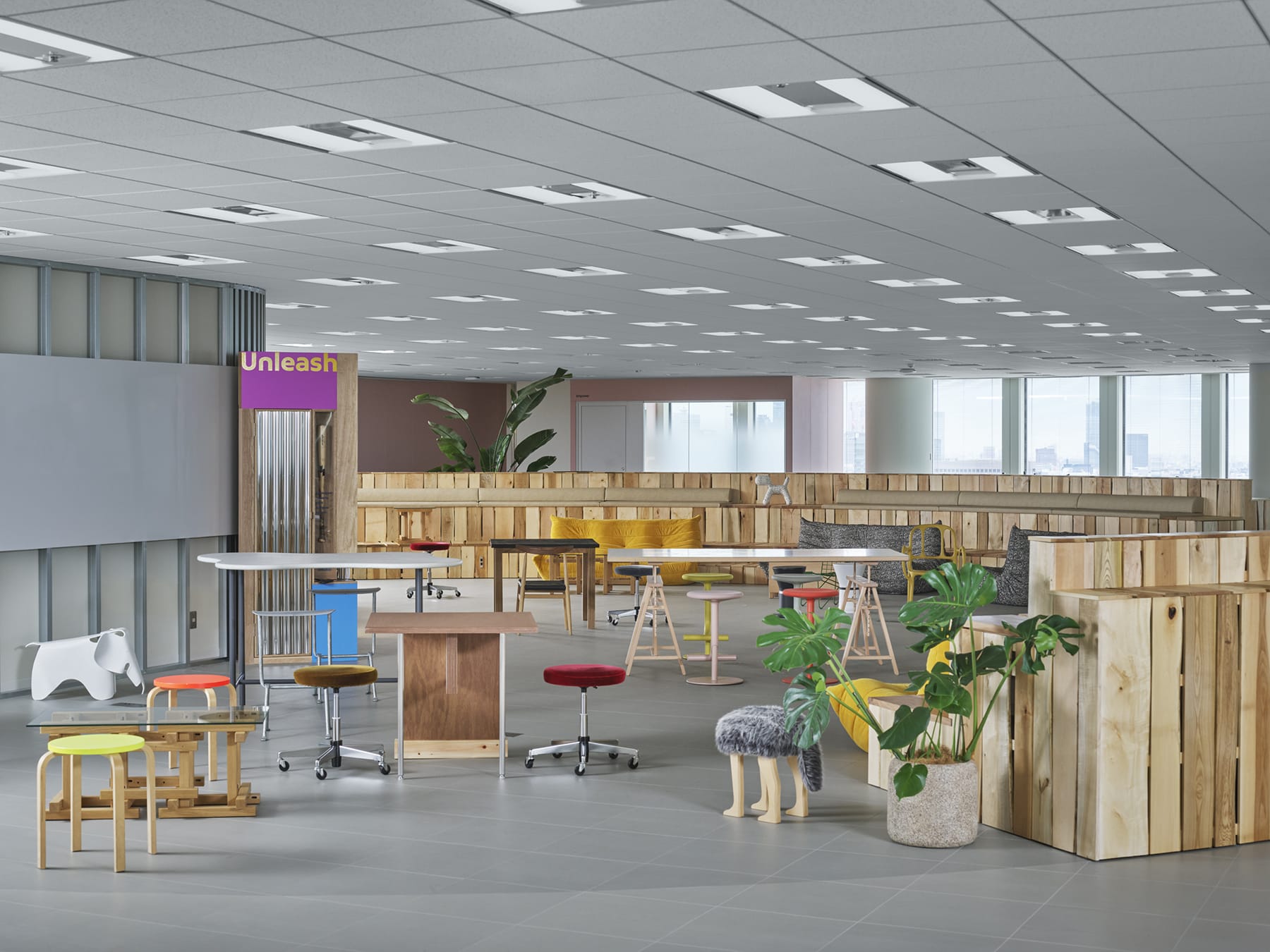 Untitled (The Circular office in Roppongi #791), 2025. ©︎ Gottingham. Image courtesy of Kokuyo and Studio Xxingham